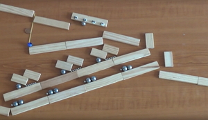 Screenshot vom Video Marbles & Magnets